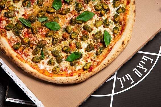 פיצה ניוקי פסטו // צילום: יחצ